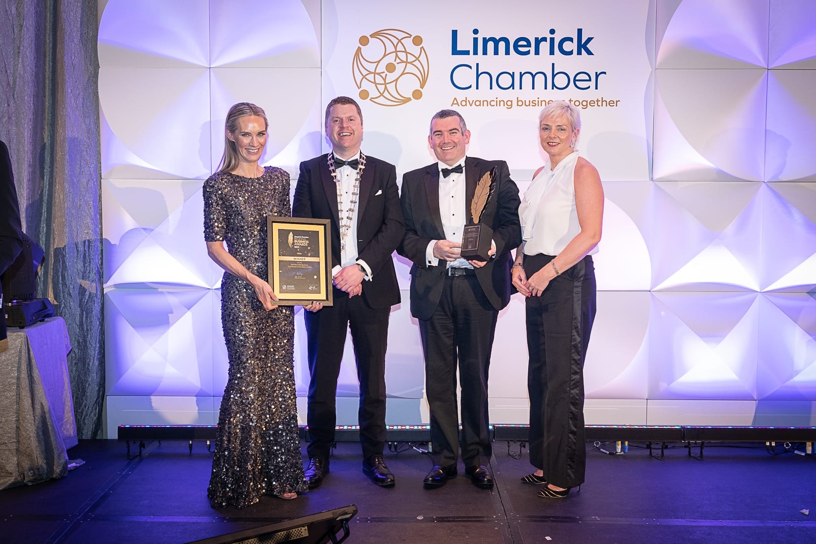 o repro fee-Limerick Chamber President’s Dinner
and Limerick Chamber Regional Business Awards 2019 which was held in the Strand Hotel on Friday 15th November /Best SME /  - From Left to Right: Dee Ryan - CEO Limerick Chamber, Eoin Ryan - President Limerick Chamber, Mark O’Connor - WINNER / 4Site, Hilary Gormley - AIB / Sponsor 
Photo credit Shauna Kennedy
