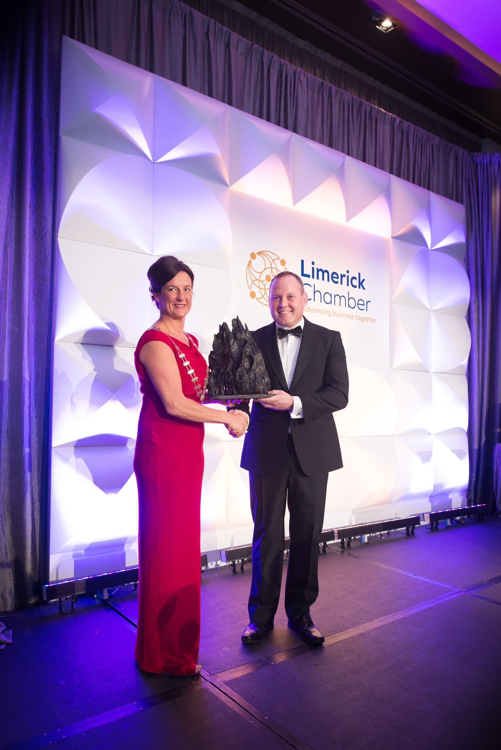 No repro fee- limerick chamber president's dinner- 16-11-2018, From Left to Right: President Choice Award, 
Dr Mary Shine - President Limerick Chamber, Kieran Curran - Anucell / winner
Photo credit Shauna Kennedy